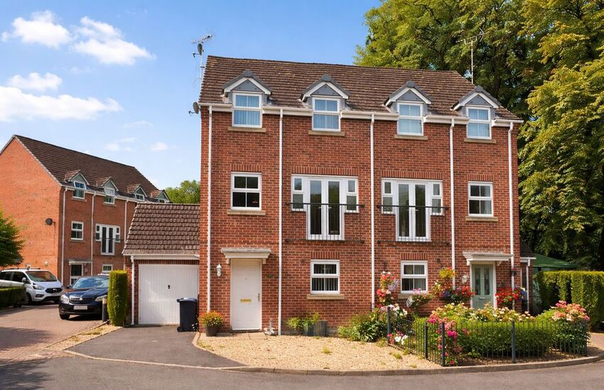 Old Lodge Close, Uttoxeter, ST14